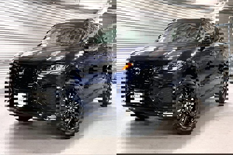 Used 2025 Jaguar F-PACE R-Dynamic S image 1