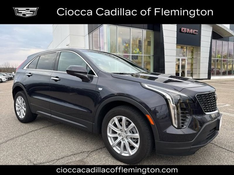 Certified 2022 Cadillac XT4 Luxury w/ Cold Weather Package image 1