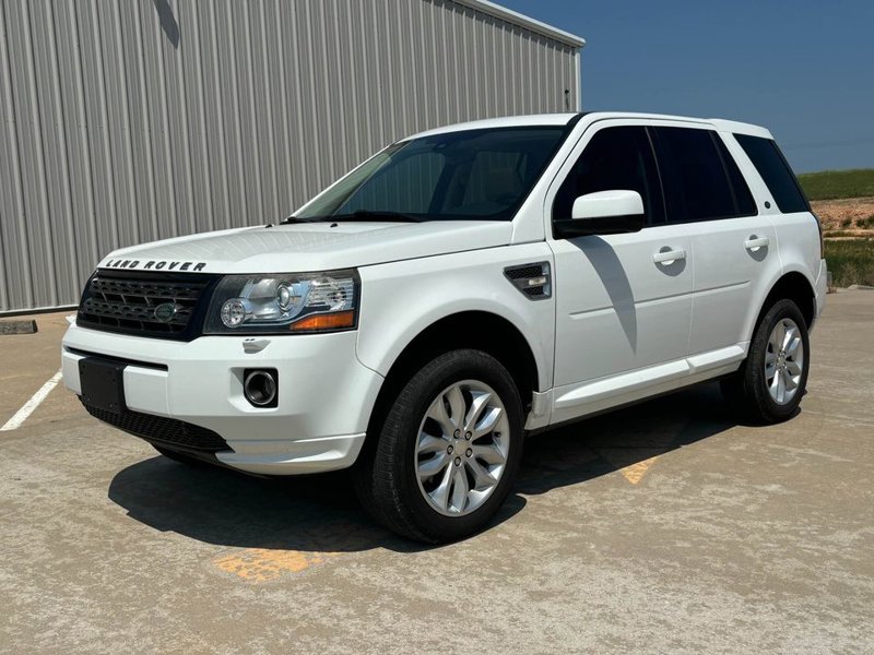 Used 2014 Land Rover LR2 HSE image 1