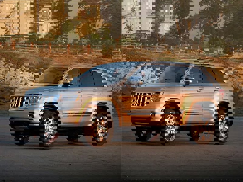 Used 2012 Jeep Grand Cherokee Overland image 1