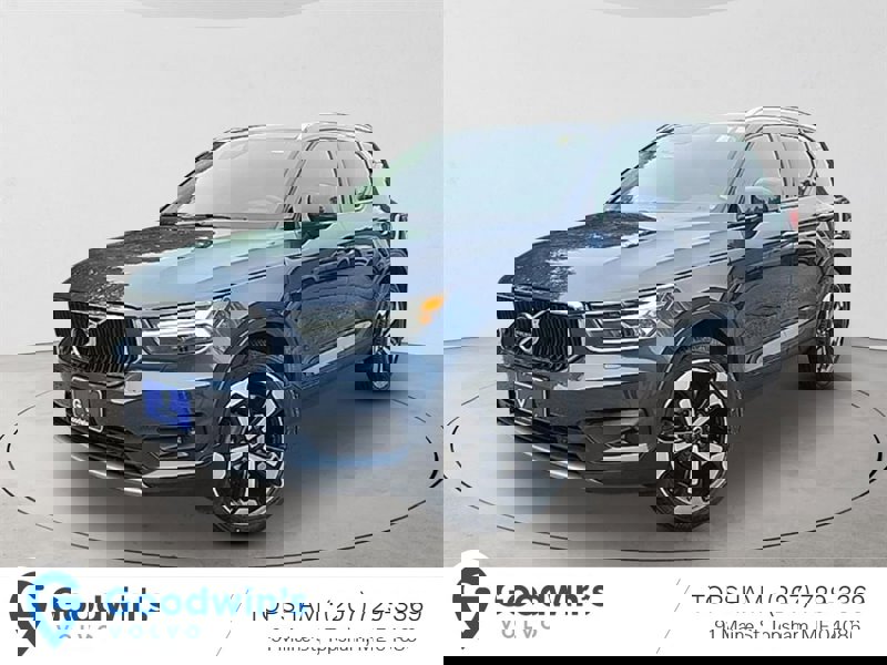 Certified 2022 Volvo XC40 T5 Momentum w/ Premium Package image 1