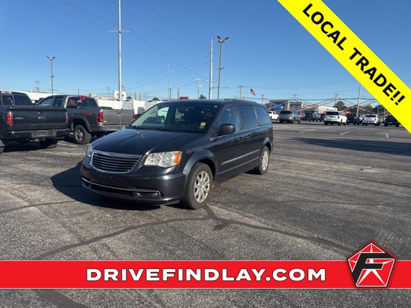 Used 2013 Chrysler Town & Country Touring image 1