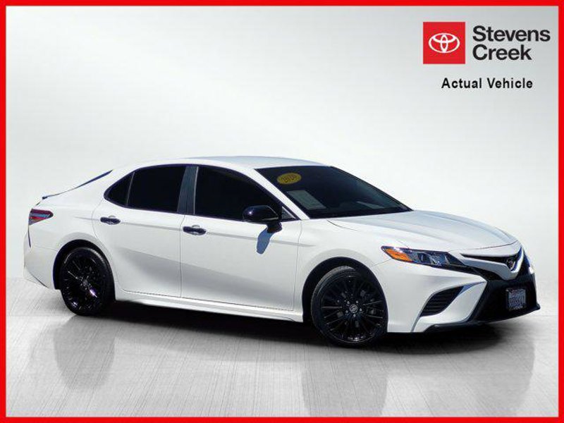 Certified 2020 Toyota Camry SE image 1