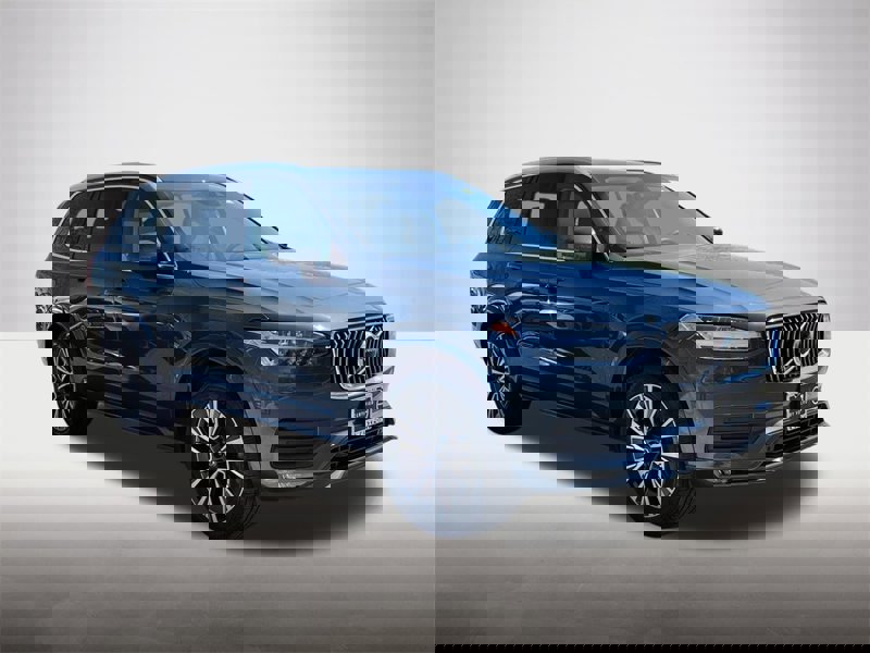 Certified 2022 Volvo XC90 T6 Momentum w/ Climate Package image 1