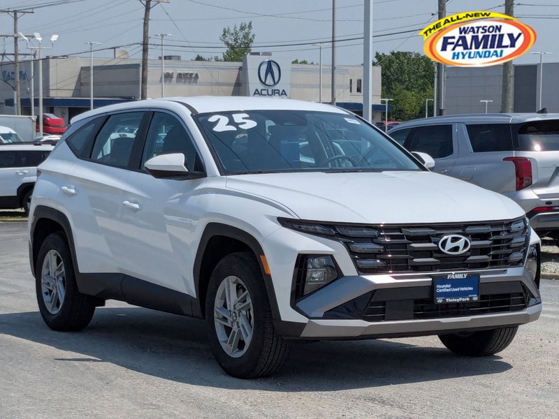 Certified 2025 Hyundai Tucson SE image 1
