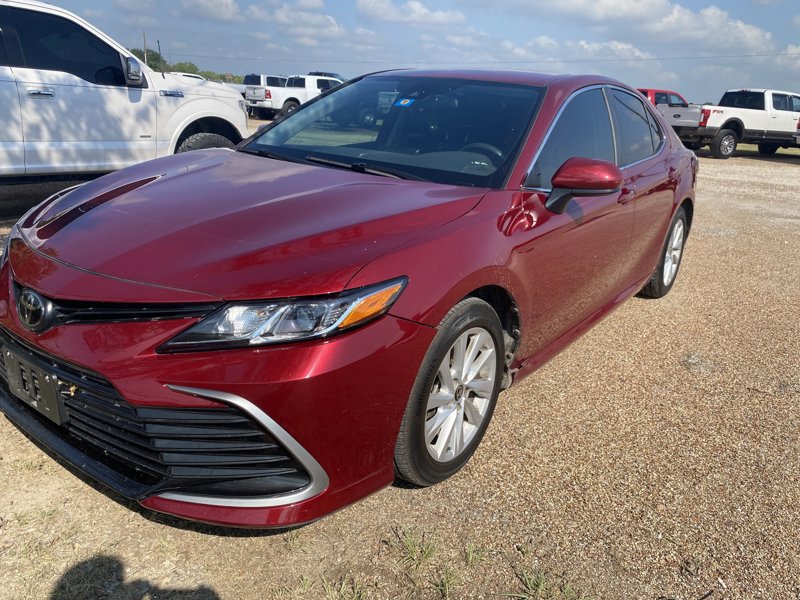 Used 2021 Toyota Camry LE image 1