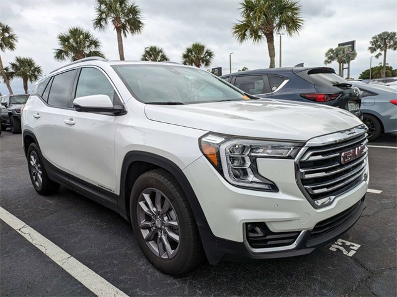 Used 2022 GMC Terrain SLT w/ Tech Package image 1