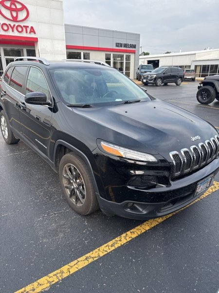 Used 2018 Jeep Cherokee Latitude Plus w/ Cold Weather Group image 1