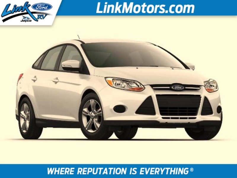 Used 2014 Ford Focus SE w/ SE Winter Package image 1