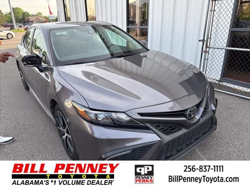 Used 2023 Toyota Camry SE image 1