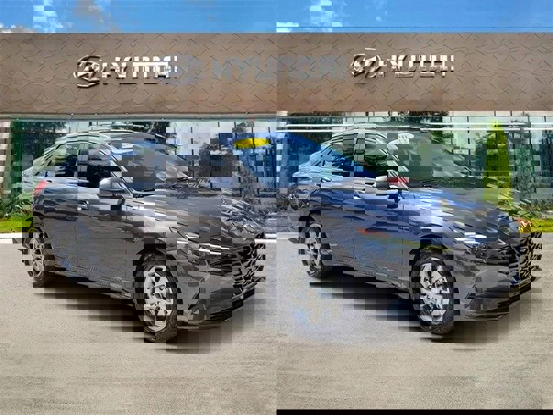Certified 2022 Hyundai Elantra SE image 1