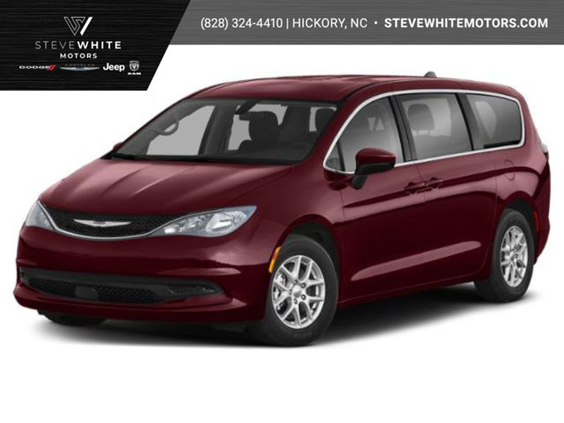 Used 2022 Chrysler Voyager LX image 1