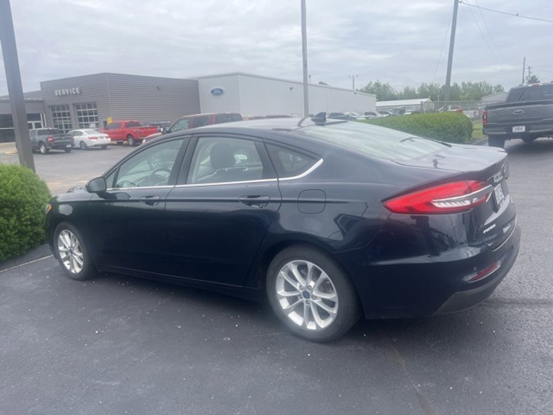 Used 2020 Ford Fusion SE image 1