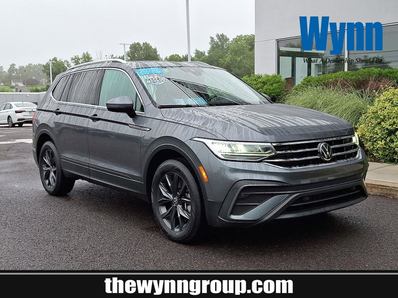 Certified 2022 Volkswagen Tiguan SE w/ Panoramic Sunroof Package image 1