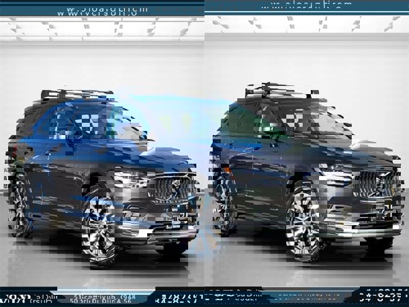 Certified 2022 Volvo V90 B6 Cross Country image 1