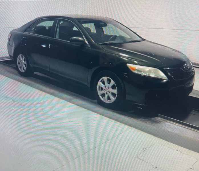 Used 2011 Toyota Camry LE image 1