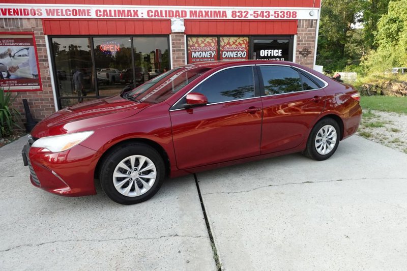 Used 2017 Toyota Camry image 1