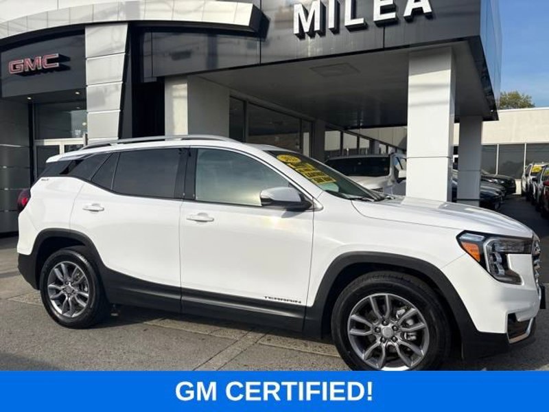 Certified 2022 GMC Terrain SLT image 1