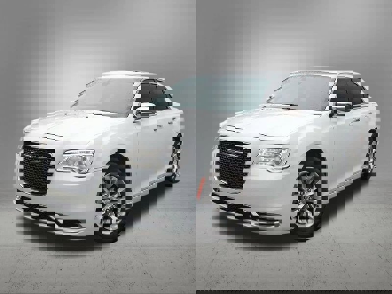 Used 2016 Chrysler 300 Limited image 1