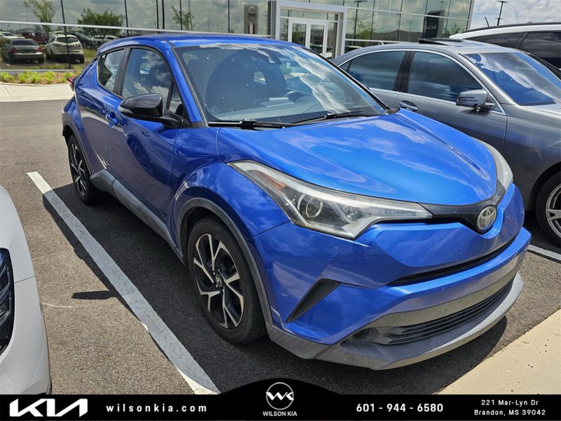 Used 2018 Toyota C-HR XLE image 1