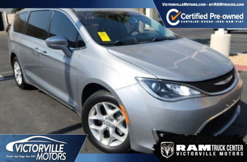 Certified 2020 Chrysler Pacifica Touring-L w/ Tire & Wheel Group image 1