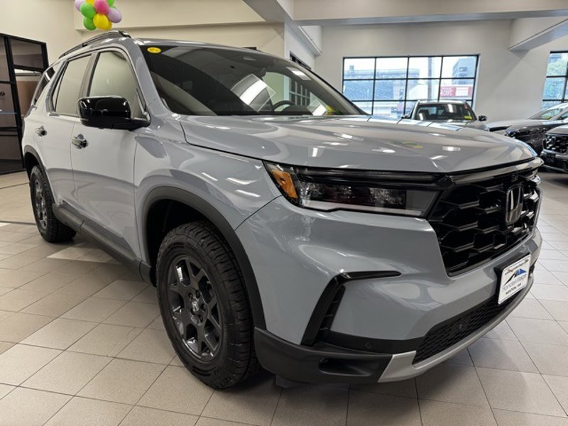 Certified 2025 Honda Pilot TrailSport image 1