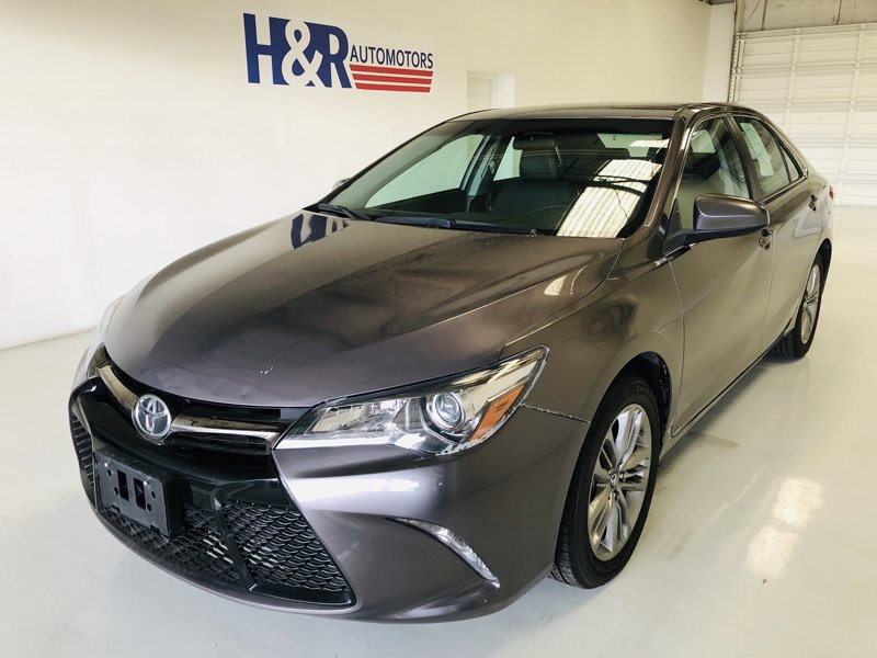 Used 2017 Toyota Camry image 1