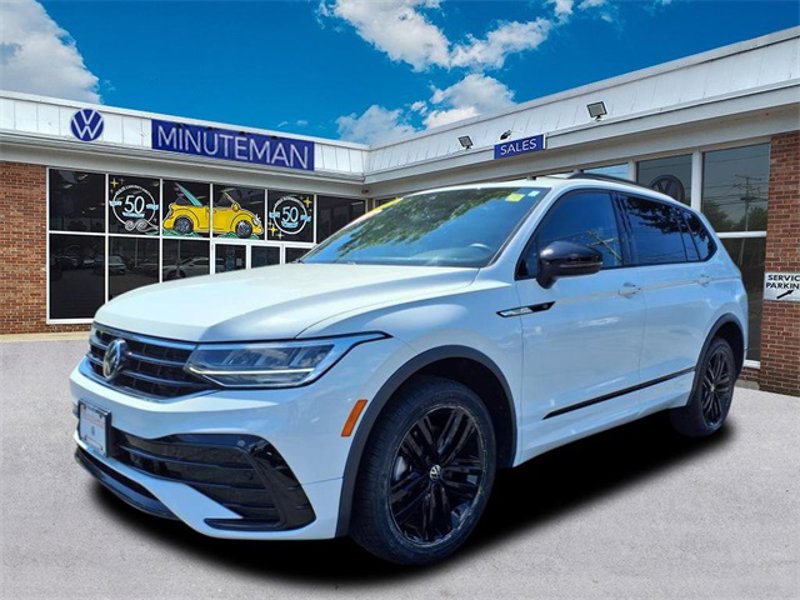 Certified 2022 Volkswagen Tiguan SE R-Line image 1