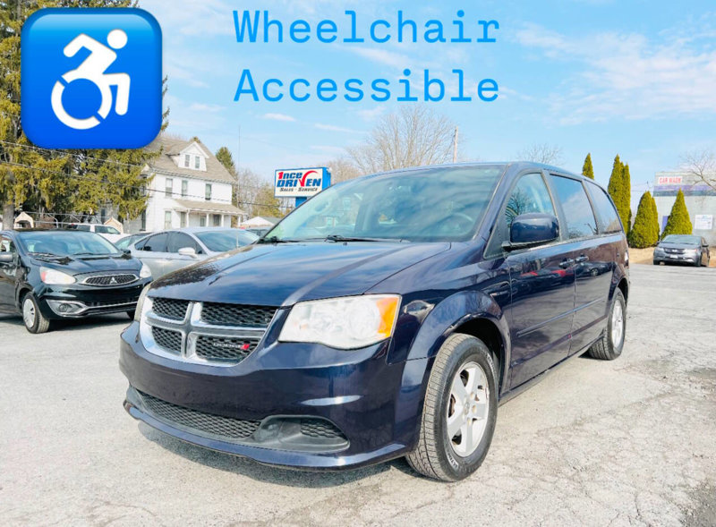 Used 2013 Dodge Grand Caravan SXT image 1