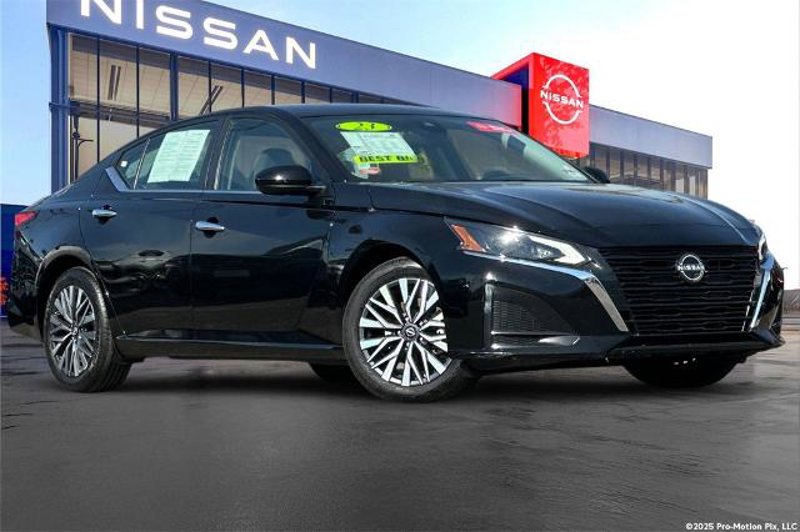 Certified 2023 Nissan Altima 2.5 SV image 1