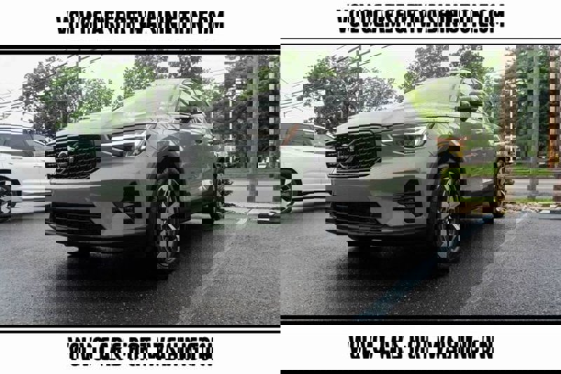 Certified 2023 Volvo XC40 B5 Plus w/ Climate Package image 1