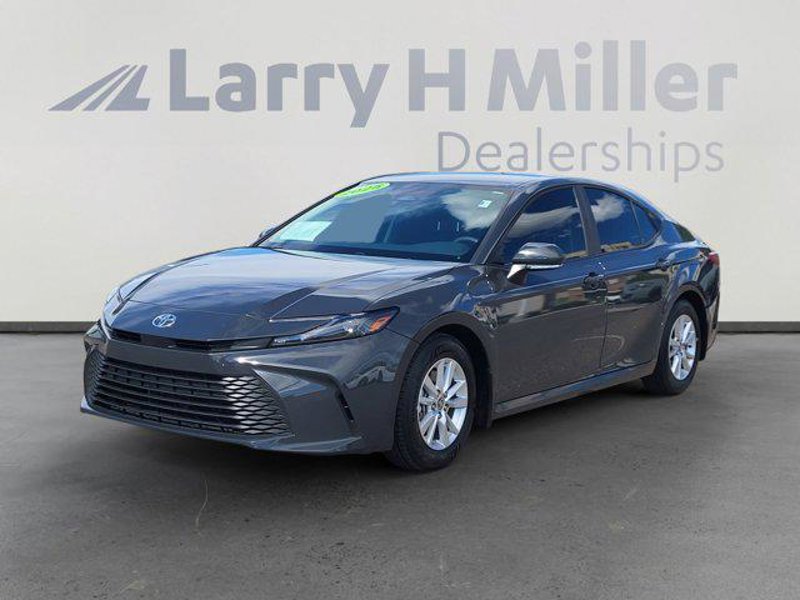 Certified 2025 Toyota Camry LE image 1