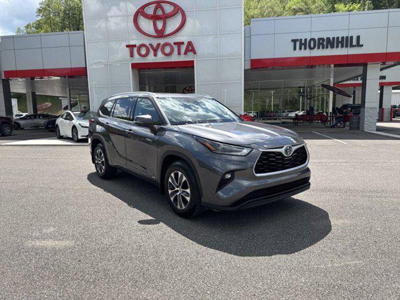 Certified 2021 Toyota Highlander XLE image 1