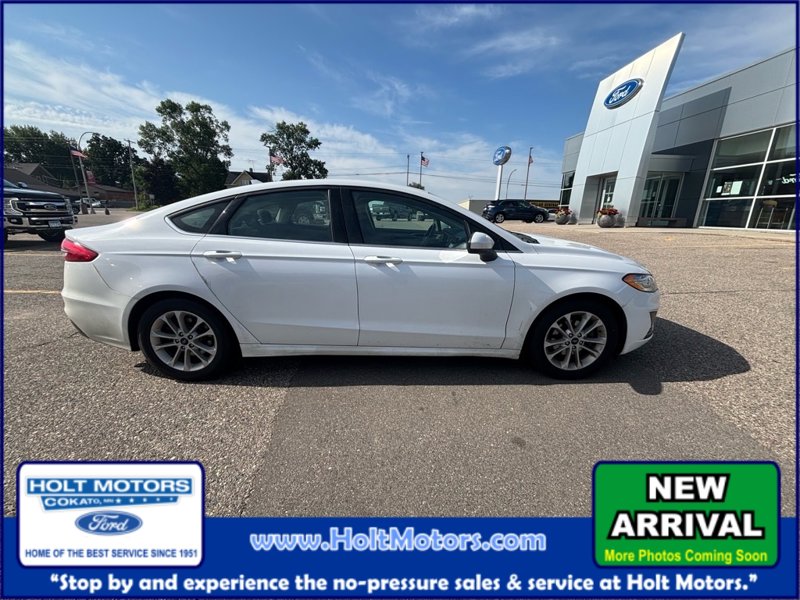 Used 2020 Ford Fusion SE image 1