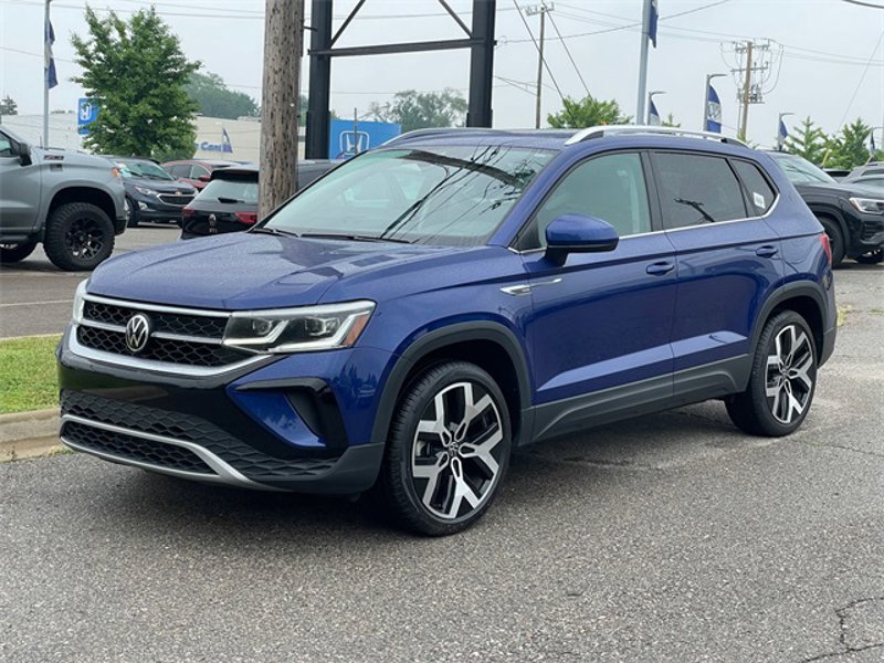 Certified 2022 Volkswagen Taos SEL w/ Panoramic Sunroof Package image 1