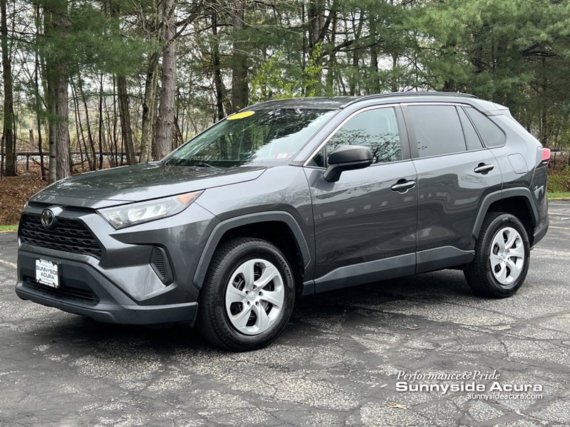Used 2020 Toyota RAV4 LE image 1