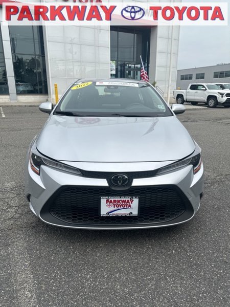 Certified 2022 Toyota Corolla LE image 1
