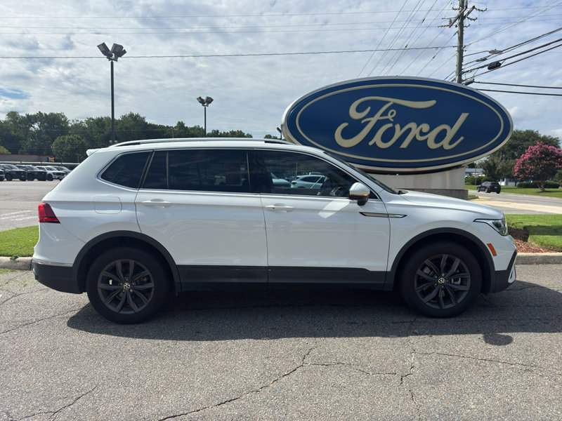 Used 2022 Volkswagen Tiguan SE image 1