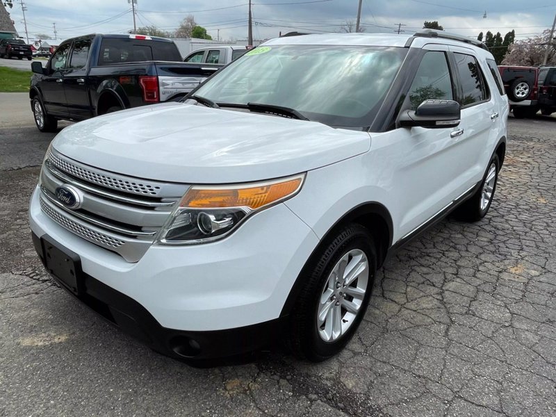 Used 2015 Ford Explorer XLT w/ Equipment Group 202B image 1
