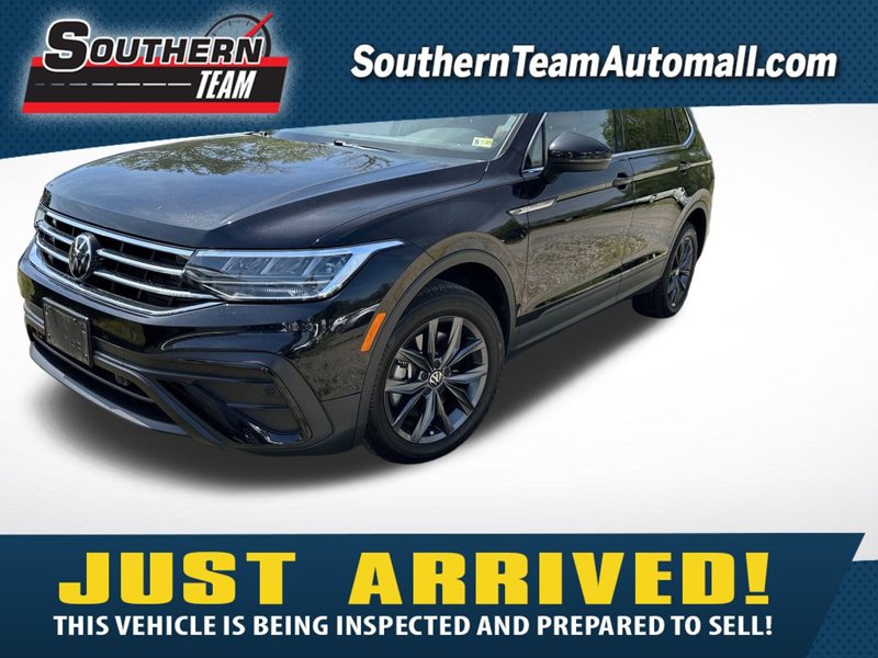Used 2023 Volkswagen Tiguan SE image 1