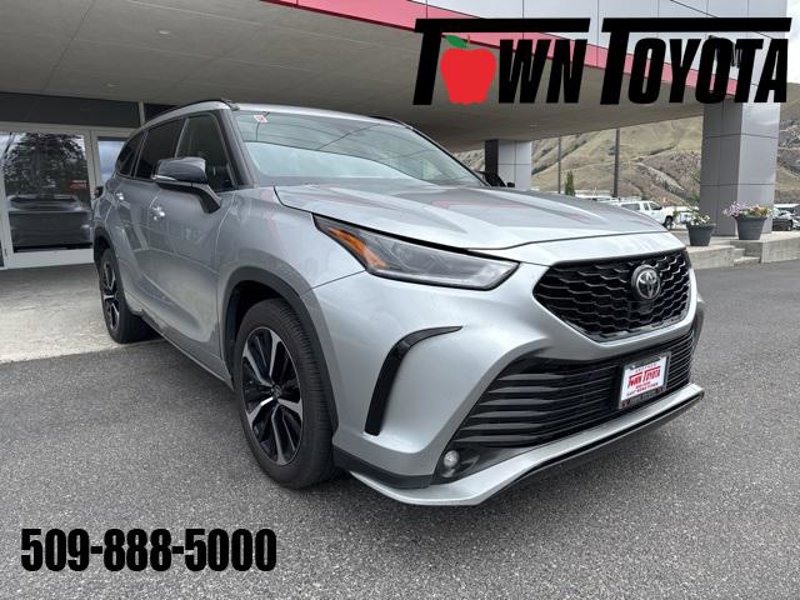 Certified 2021 Toyota Highlander XSE image 1