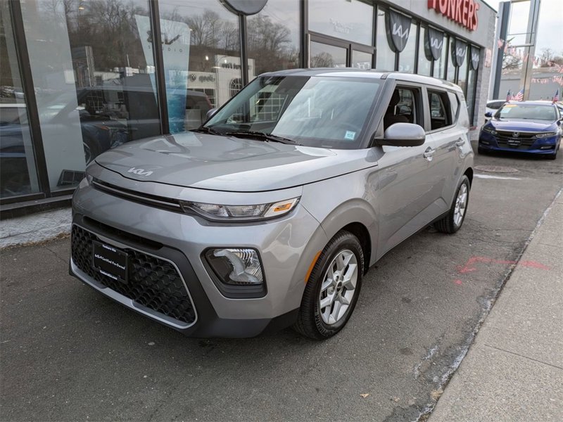 Certified 2022 Kia Soul LX w/ Technology Package image 1