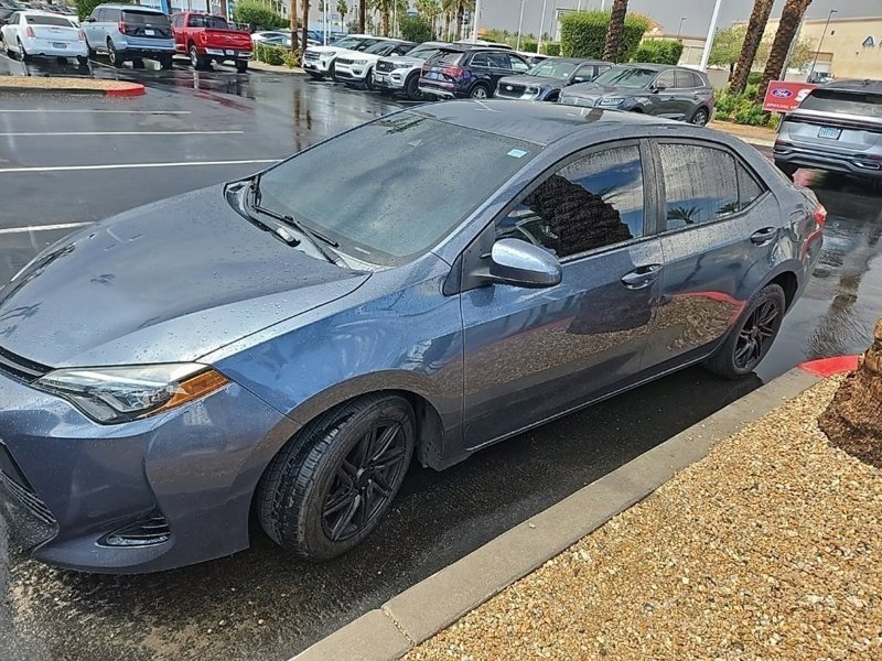 Used 2018 Toyota Corolla LE image 1