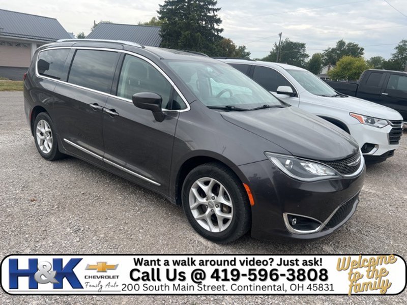 Used 2018 Chrysler Pacifica Touring-L image 1