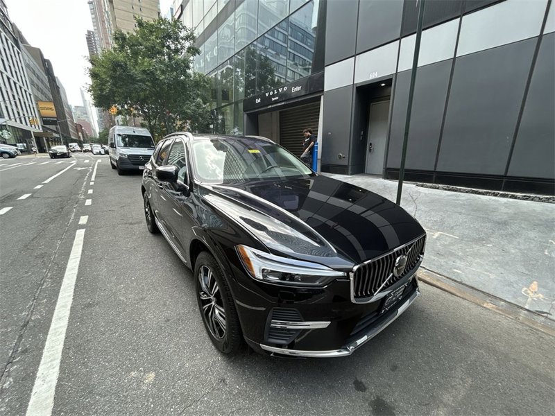Certified 2022 Volvo XC60 B5 Inscription w/ Climate Package image 1