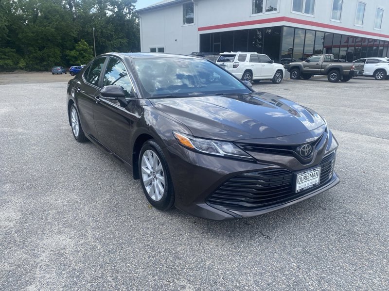 Used 2020 Toyota Camry LE image 1
