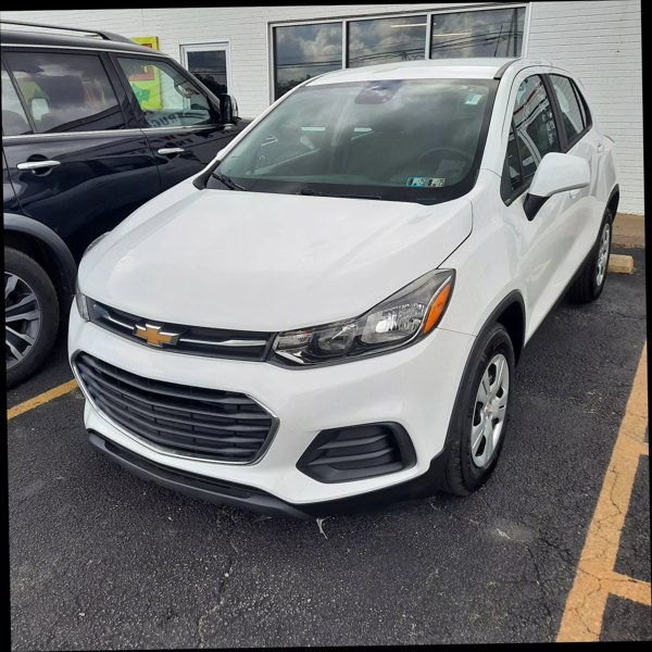 Used 2018 Chevrolet Trax LS image 1