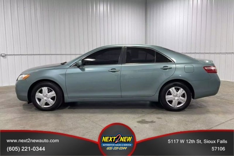 Used 2009 Toyota Camry LE image 1