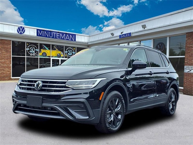 Certified 2024 Volkswagen Tiguan SE image 1