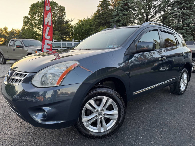 Used 2013 Nissan Rogue SV w/ Premium Pkg image 1
